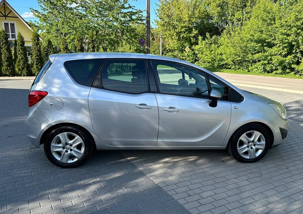 Opel Meriva cena 24999 przebieg: 165000, rok produkcji 2011 z Augustów małe 67